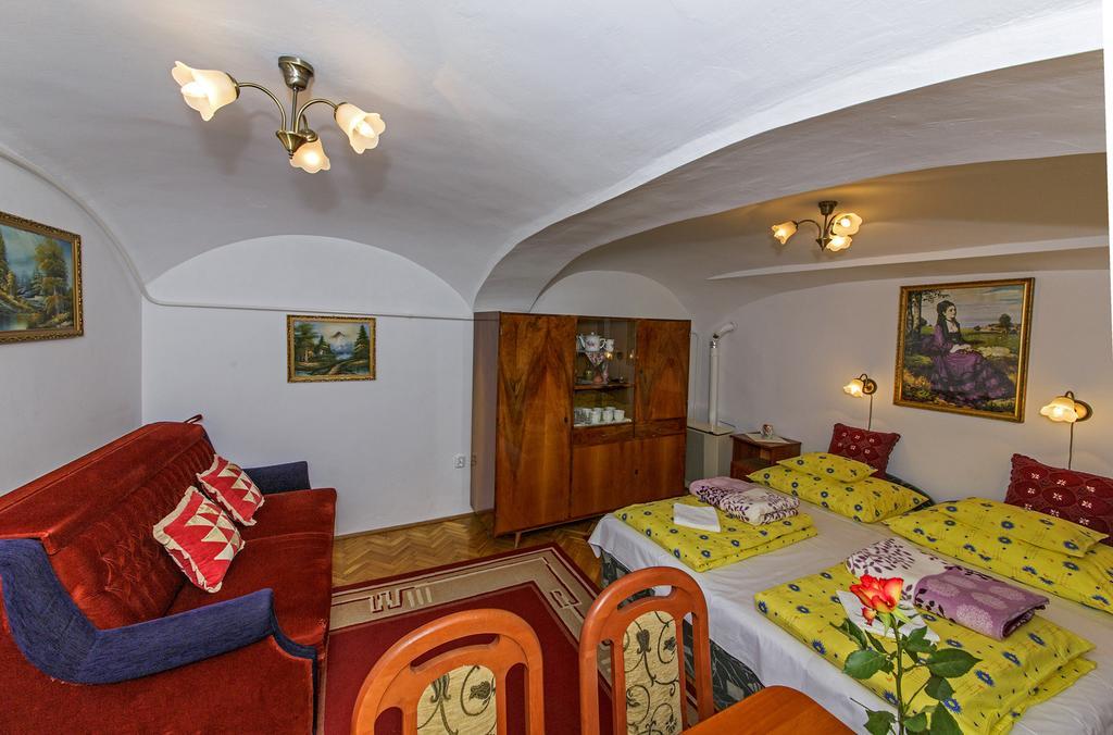 Barokk Vendeghaz Hotel Eger Cameră foto